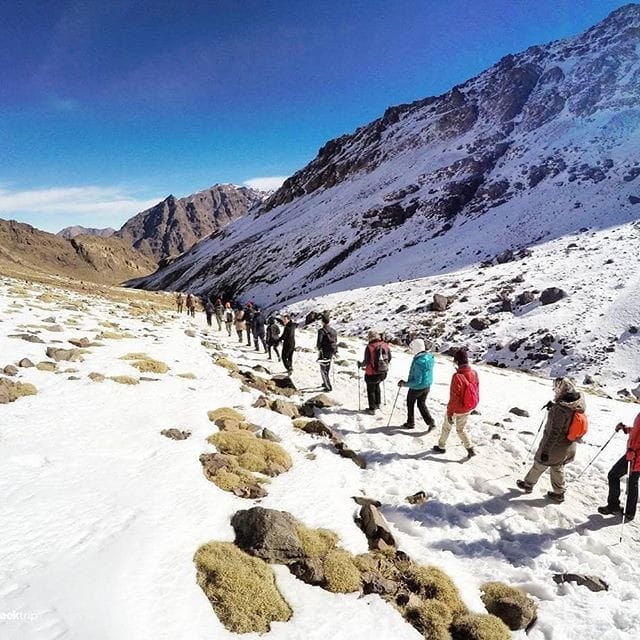 Large snow expedition group
